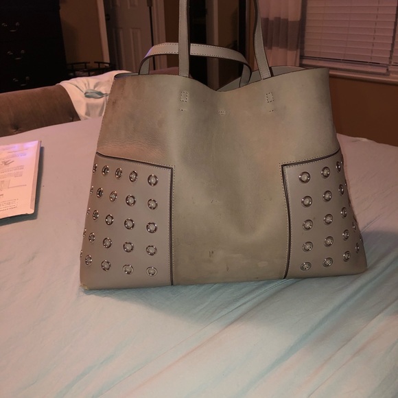tory burch block t medium tote